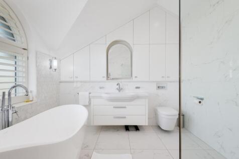 Master Bedroom En-Suite