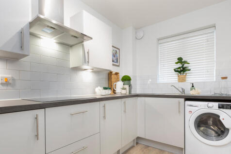 1 bed kitchen towards window