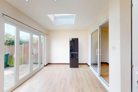 8-Rowan-Crescent-...