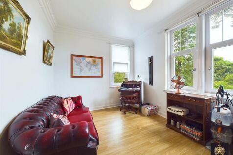 CAM03841G0-PR0025-STILL079.jpg
