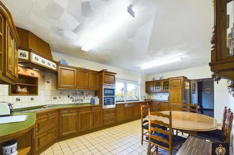 CAM03841G0-PR0049-STILL068.jpg