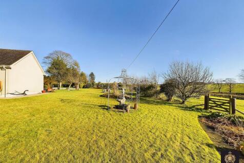 CAM03841G0-PR0049-STILL029.jpg