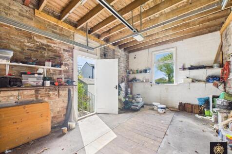 CAM03841G0-PR0072-STILL072.jpg