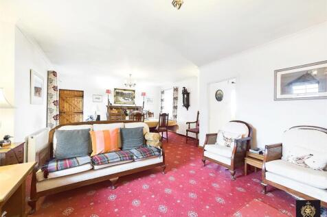 CAM03841G0-PR0057-STILL020.jpg