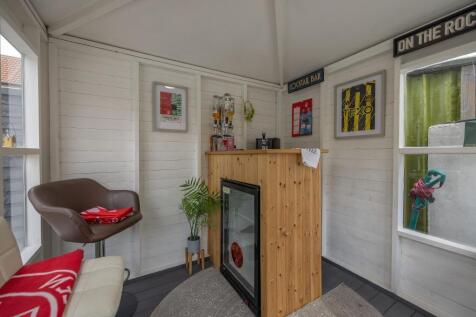 Summer House Bar