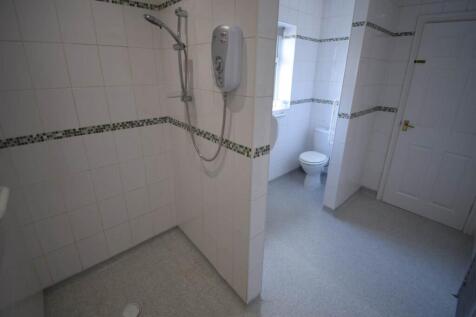Ground Floor shower 