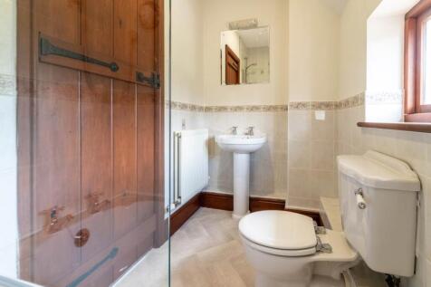 Ensuite bathroom 2