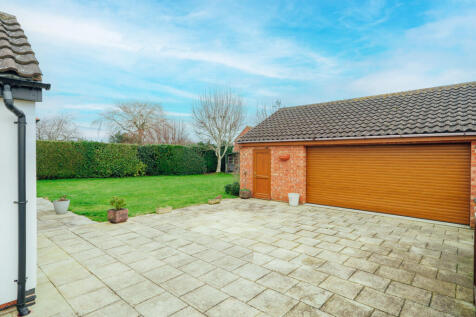 Double Garage &amp; Garden