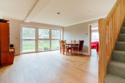 Entrance  / Dining Hall