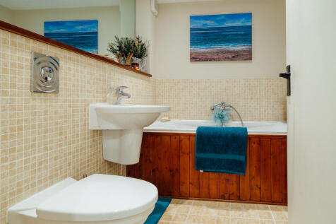 Family Bath Room