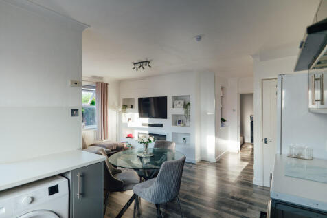 Open Plan Kitchen / Living / Dining Area