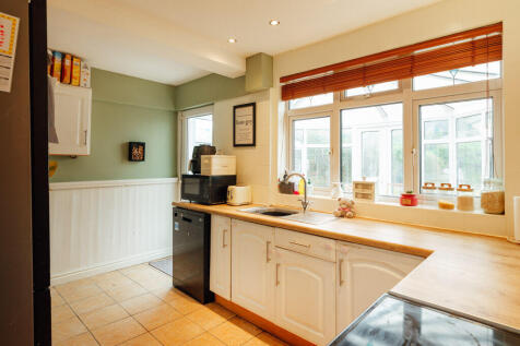 Kitchen / Breakfast Room