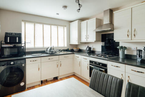 Kitchen / Breakfast Room