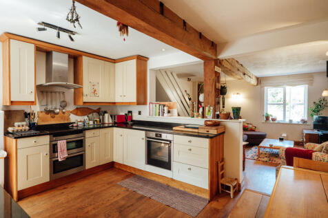 Kitchen / Dining Area