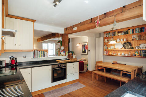 Kitchen / Dining Area