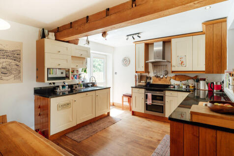 Kitchen / Dining Area