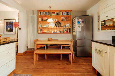 Kitchen / Dining Area