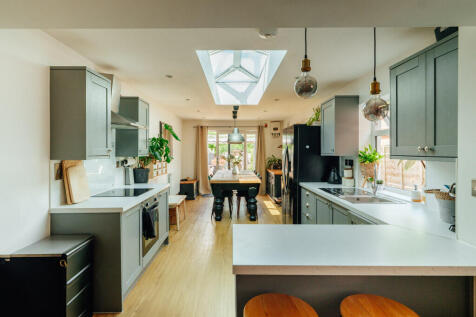 Kitchen / Dining Area