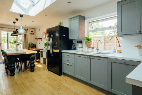 Kitchen / Dining Area