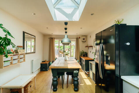 Kitchen / Dining Area