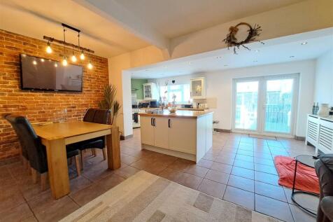 Open Plan Kitchen/Diner/Family Room