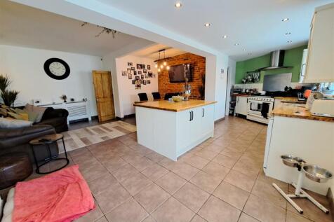 Open Plan Kitchen/Diner/Family Room