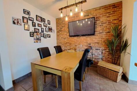 Open Plan Kitchen/Diner/Family Room