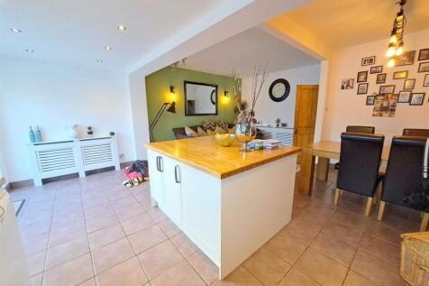Open Plan Kitchen/Diner/Family Room