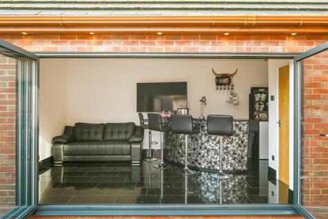 Home Bar/Annex