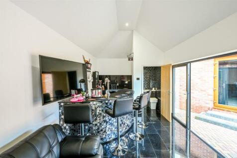 Home Bar/Annex