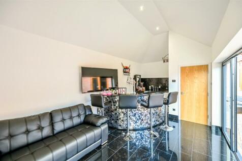 Home Bar/Annex