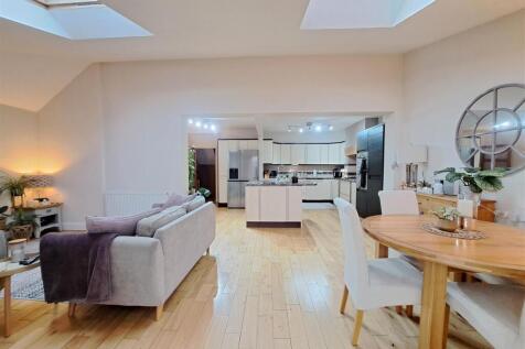 Open Plan Kitchen/Dining/Family Room
