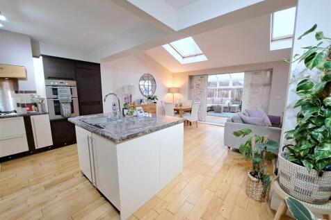 Open Plan Kitchen/Dining/Family Room