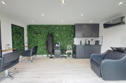 Summer House/Salon