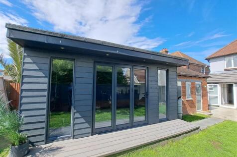 Garden Room/Hair Salon