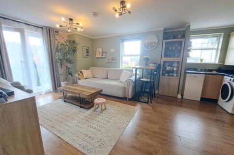 Open Plan Living Room/Kitchen