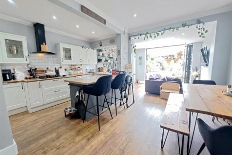Open Plan Kitchen/Diner/Family Room