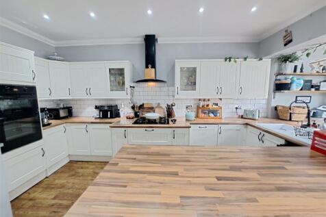 Open Plan Kitchen/Diner/Family Room