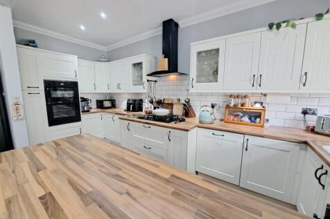 Open Plan Kitchen/Diner/Family Room