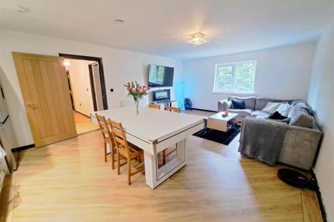 Open Plan Living Room/Kitchen