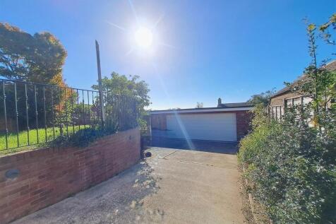 Quadruple Detached Garage/Workshop
