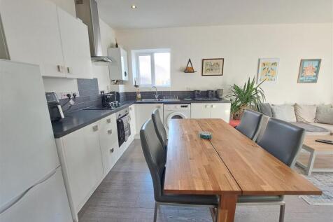 Open Plan Living/Dining Room &amp; Kitchen