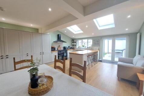 Open Plan Kitchen/Diner/Family Room