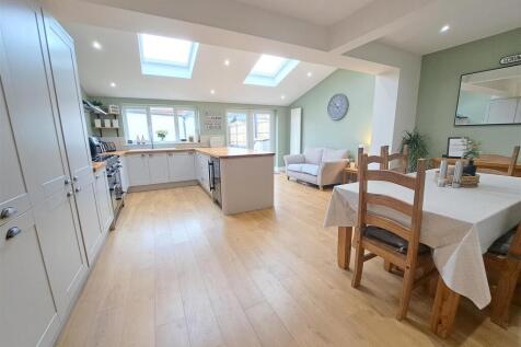 Open Plan Kitchen/Diner/Family Room