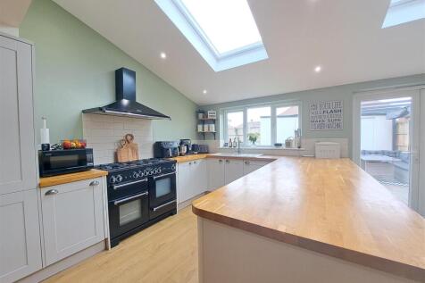 Open Plan Kitchen/Diner/Family Room