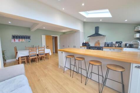 Open Plan Kitchen/Diner/Family Room