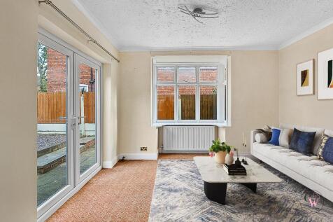 DSC01442 - living room_VS.jpg