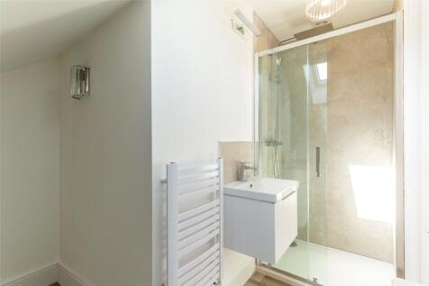 Master Bed En-Suite