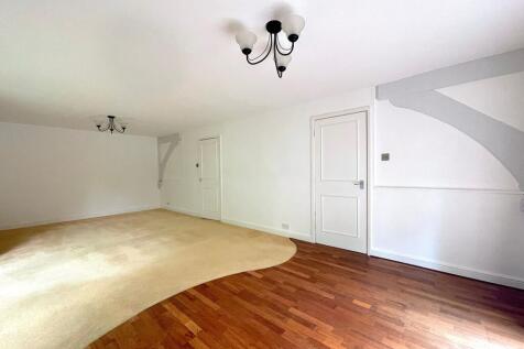 Living Room/Dining Room (4)
