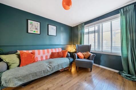Living Room (2)